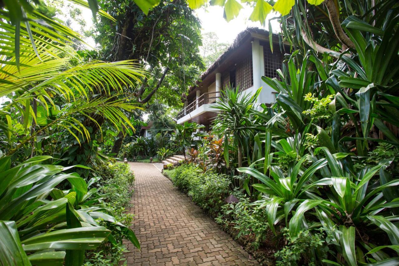 Mandala Spa & Resort Villas Manoc-Manoc Extérieur photo